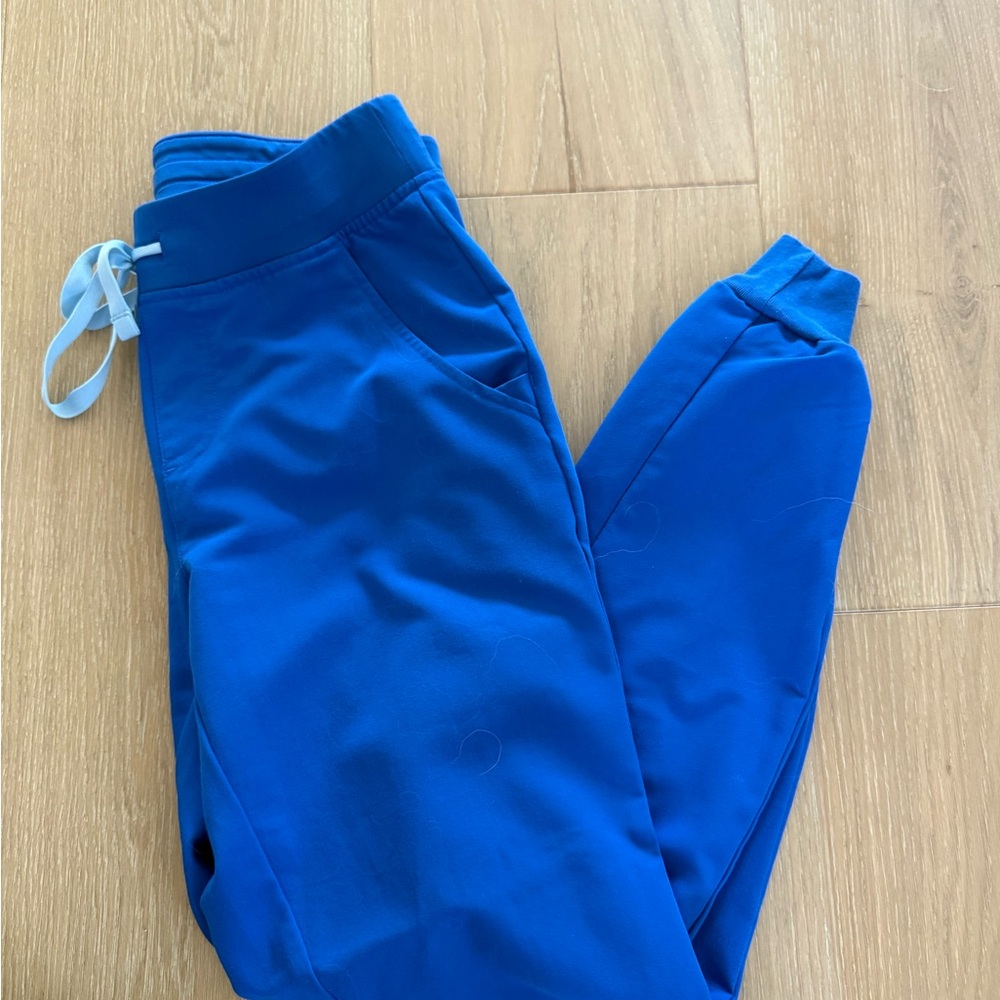 Figs women’s royal blue scrubs set XS/S